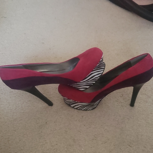 Guess 6inch heels, 2.5 inch platform - Picture 3 of 4